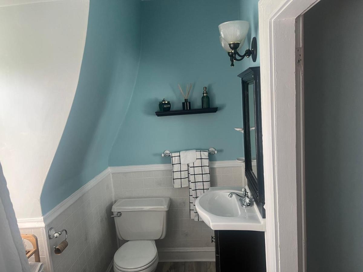 Private Victorian Apartment In Convenient City Location On 5 Acre, Sleeps 5 Poughkeepsie Eksteriør bilde