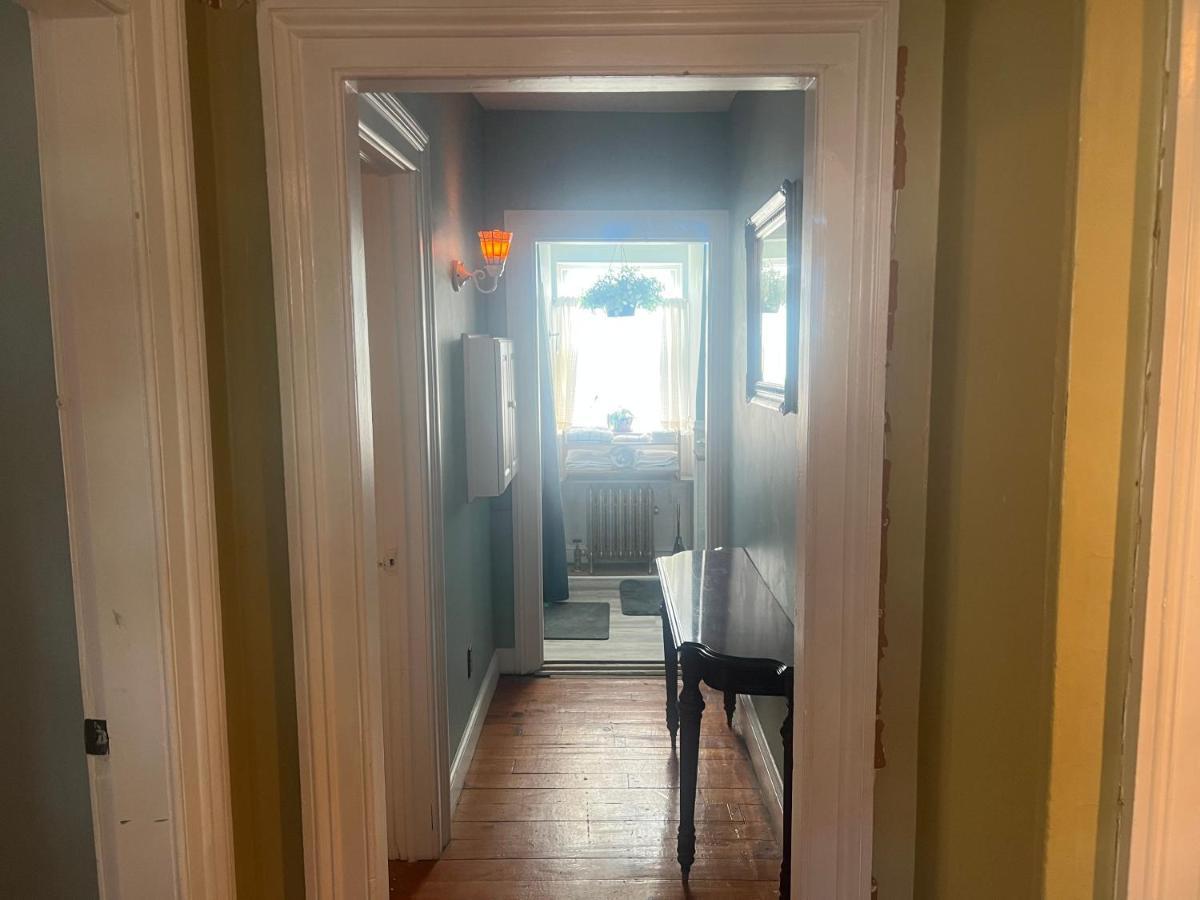 Private Victorian Apartment In Convenient City Location On 5 Acre, Sleeps 5 Poughkeepsie Eksteriør bilde