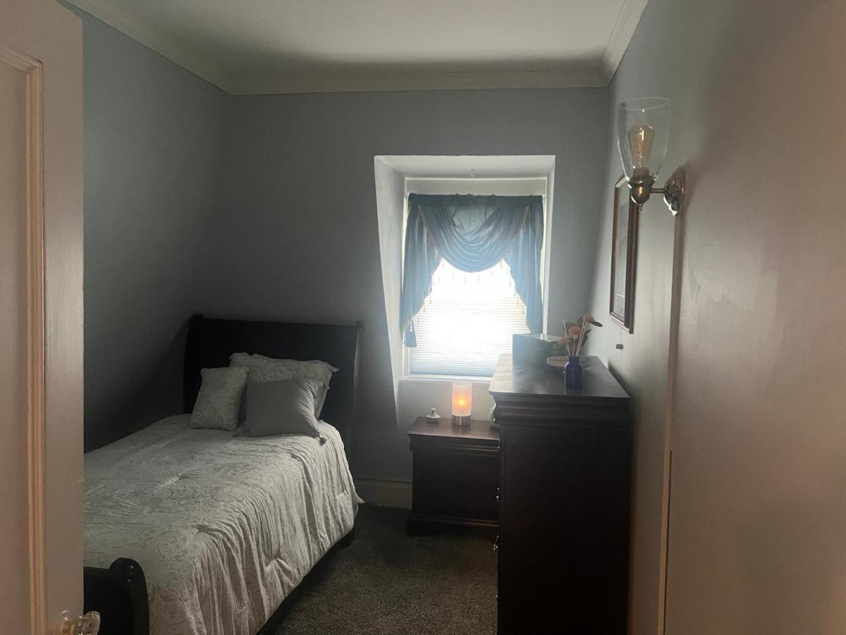 Private Victorian Apartment In Convenient City Location On 5 Acre, Sleeps 5 Poughkeepsie Eksteriør bilde