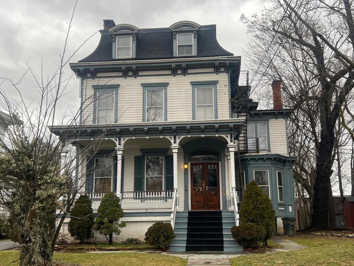 Private Victorian Apartment In Convenient City Location On 5 Acre, Sleeps 5 Poughkeepsie Eksteriør bilde
