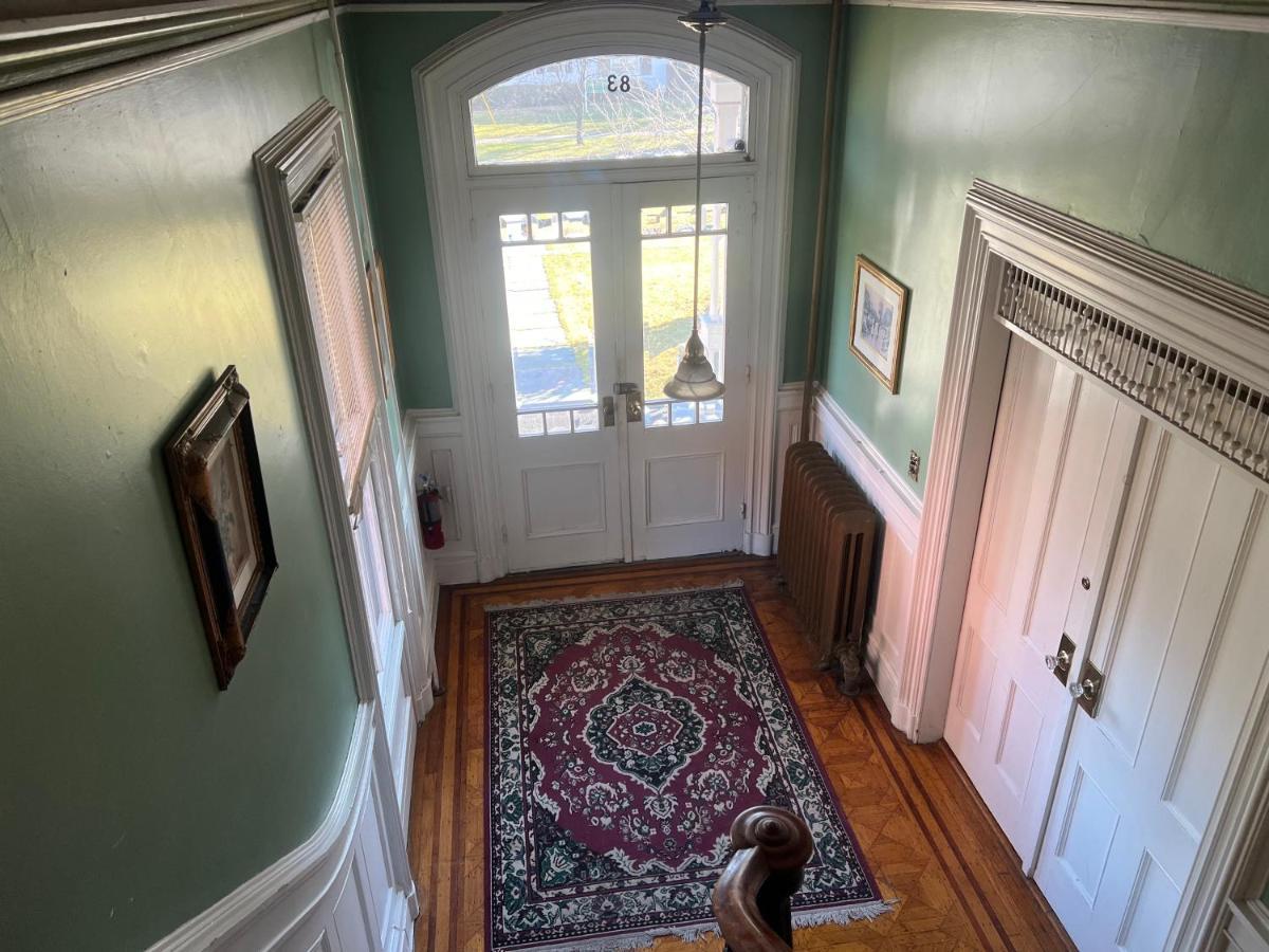 Private Victorian Apartment In Convenient City Location On 5 Acre, Sleeps 5 Poughkeepsie Eksteriør bilde