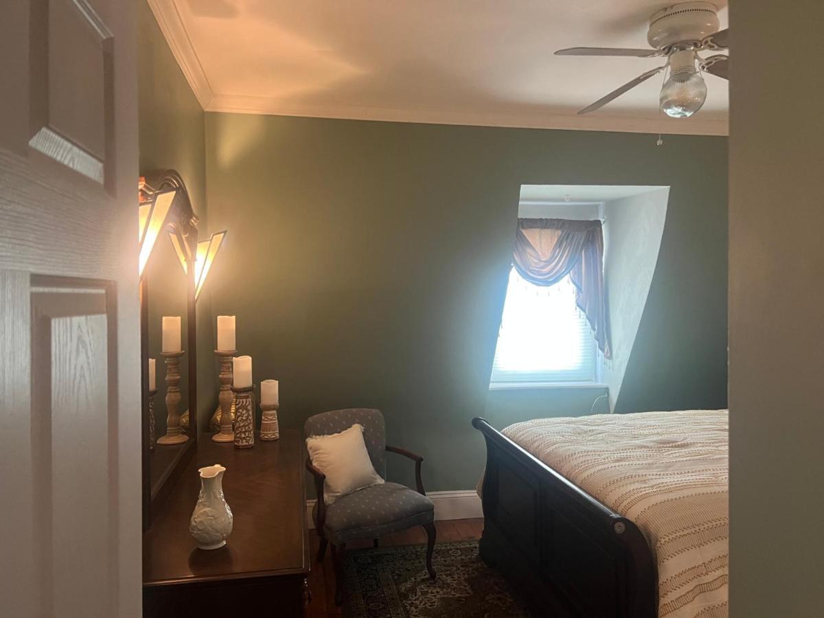 Private Victorian Apartment In Convenient City Location On 5 Acre, Sleeps 5 Poughkeepsie Eksteriør bilde