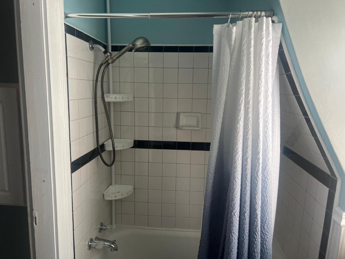 Private Victorian Apartment In Convenient City Location On 5 Acre, Sleeps 5 Poughkeepsie Eksteriør bilde
