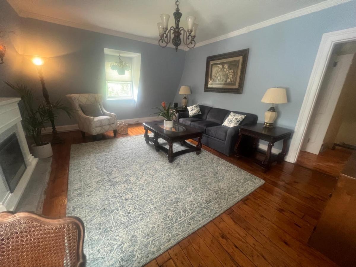 Private Victorian Apartment In Convenient City Location On 5 Acre, Sleeps 5 Poughkeepsie Eksteriør bilde