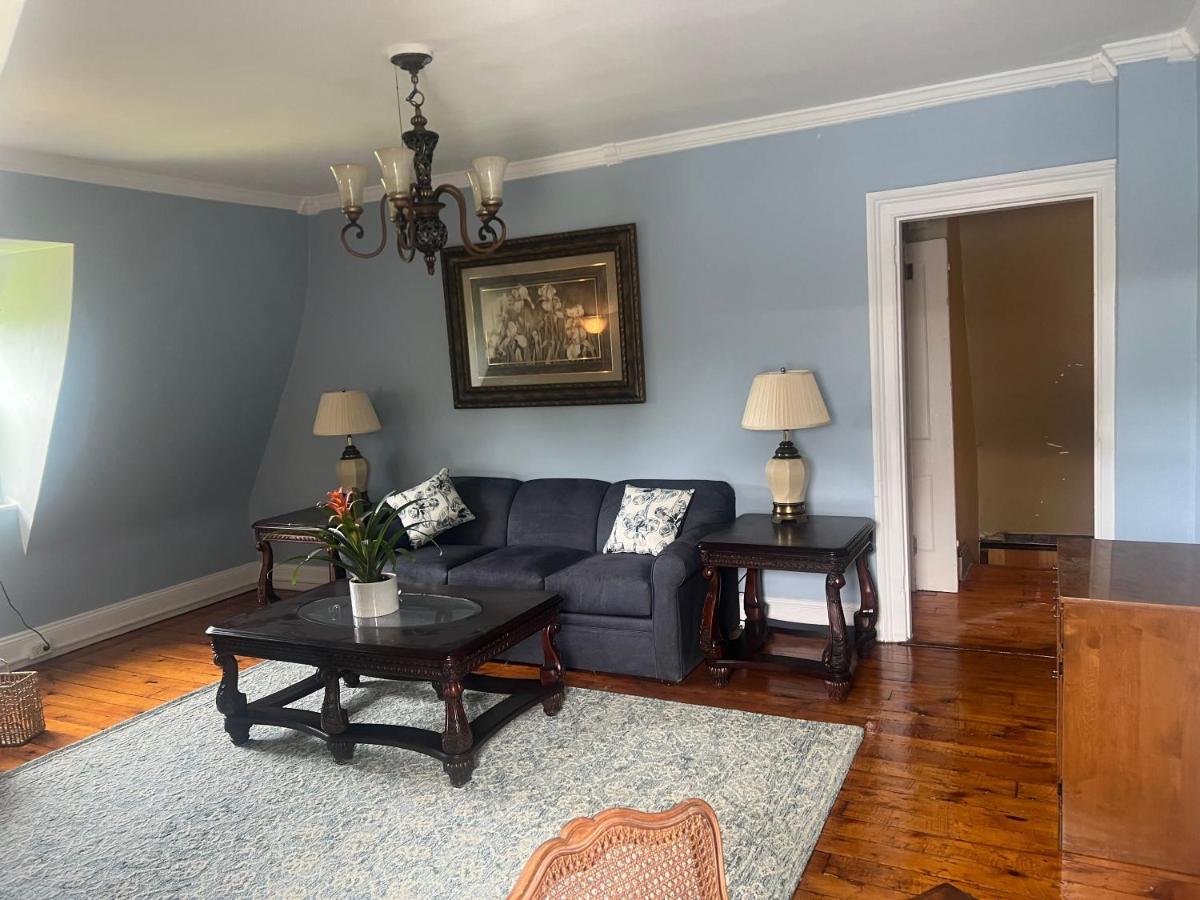Private Victorian Apartment In Convenient City Location On 5 Acre, Sleeps 5 Poughkeepsie Eksteriør bilde