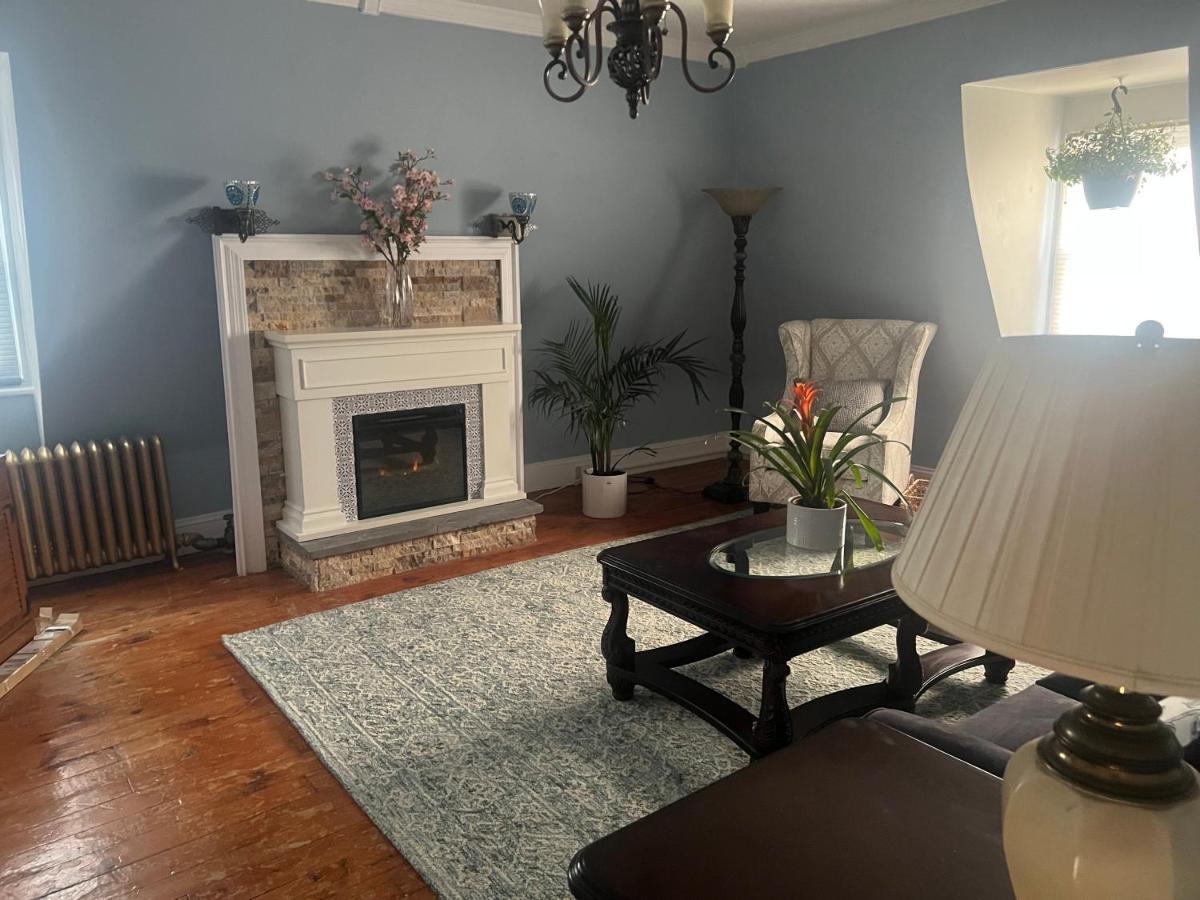 Private Victorian Apartment In Convenient City Location On 5 Acre, Sleeps 5 Poughkeepsie Eksteriør bilde