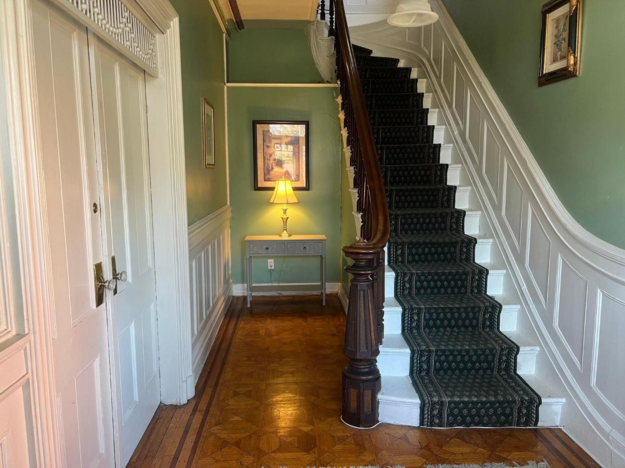 Private Victorian Apartment In Convenient City Location On 5 Acre, Sleeps 5 Poughkeepsie Eksteriør bilde